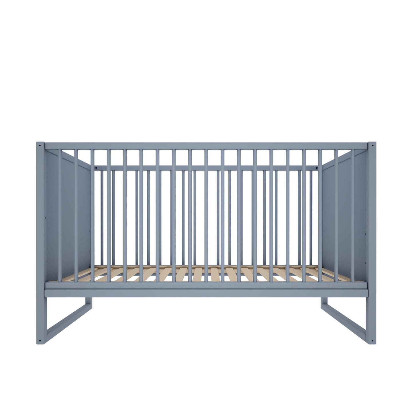 Vooraanzicht van het TWEENS babybed in muted blauw met volledige spijlen rondom. De houten lattenbodem is zichtbaar.